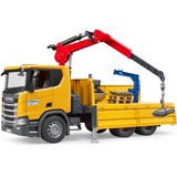 bruder 03551 Scania Super 560R Baustellen-LKW mit Kran und 2 Paletten, Modellfahrzeug 