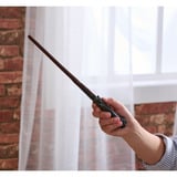 Spin Master Wizarding World Harry Potter - Authentischer Harry Potter Zauberstab, Rollenspiel mit Hogwarts-Halterung