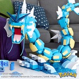 Mattel MEGA Pokémon Magikarp Evolution Set, Konstruktionsspielzeug mit 2 Actionfiguren, 411 Teile