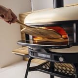 Gozney Akazienholz Pizzaschieber & Servierbrett XL, 16", Schneidebrett für Pizzen bis ca. Ø 40cm