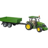 bruder 02108 John Deere 5115M, Modellfahrzeug grün/gelb, mit Bordwandanhänger