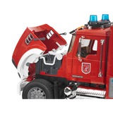 bruder 02821 MACK Granite Feuerwehrleiterwagen, Modellfahrzeug rot/weiß, mit Pumpe
