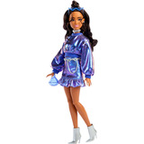 Mattel Barbie Deluxe Style im blauen Metallic Outfit, Puppe 