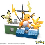 Mattel MEGA Pokémon Pikachu Evolution Set, Konstruktionsspielzeug mit 3 Actionfiguren, 159 Teile
