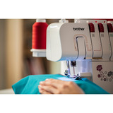 Brother Mechanische Nähmaschine M343D - Overlockmaschine weiß/rot
