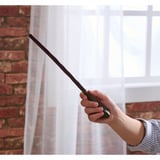 Spin Master Wizarding World Harry Potter - Authentischer Ron Weasley Zauberstab, Rollenspiel mit Hogwarts-Halterung