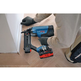 Bosch Professional Akku-Holznagler GNH 18V-50-2M Professional solo, 18Volt blau/schwarz, ohne Akku und Ladegerät