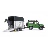 bruder 02592 Land Rover Defender mit Pferdeanhänger, Modellfahrzeug mit einem Pferd