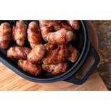Ooni Servierpfanne Sizzler anthrazit, Sockel aus Holz