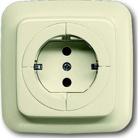 Busch-Jaeger Steckdose mit erhöhtem Berührungsschutz und Steckanschluss Retail