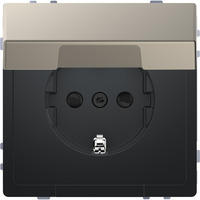 Merten Schutzkontaktsteckdose mit Klappdeckel Retail