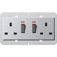 Gira Doppelsteckdose British Standard 13 Ampere geschaltet mit Kontrolllicht und Shutter mit Schraubklemmen aluminium, Retail